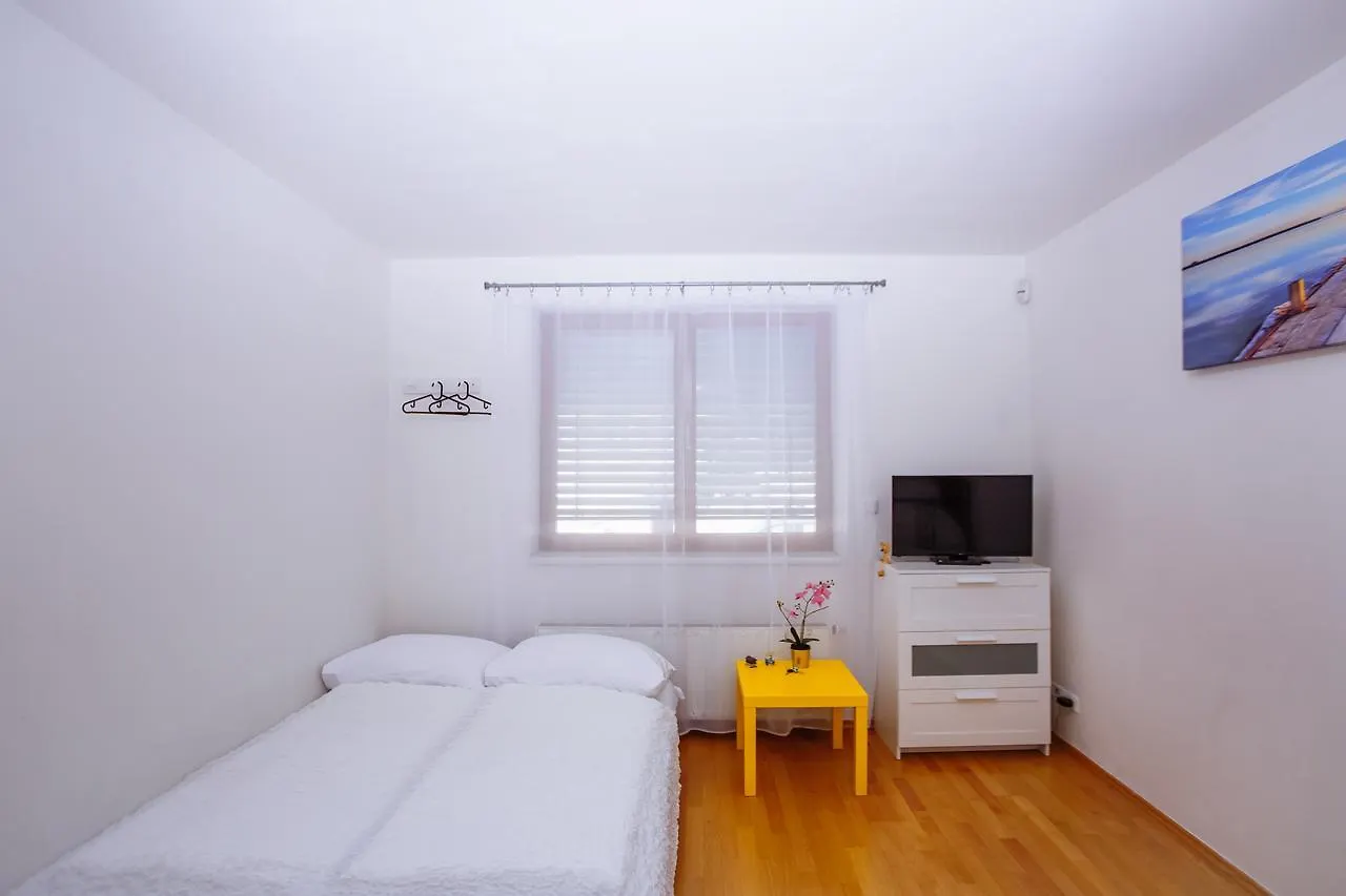 פראג Beautiful Apartment In Central Residence