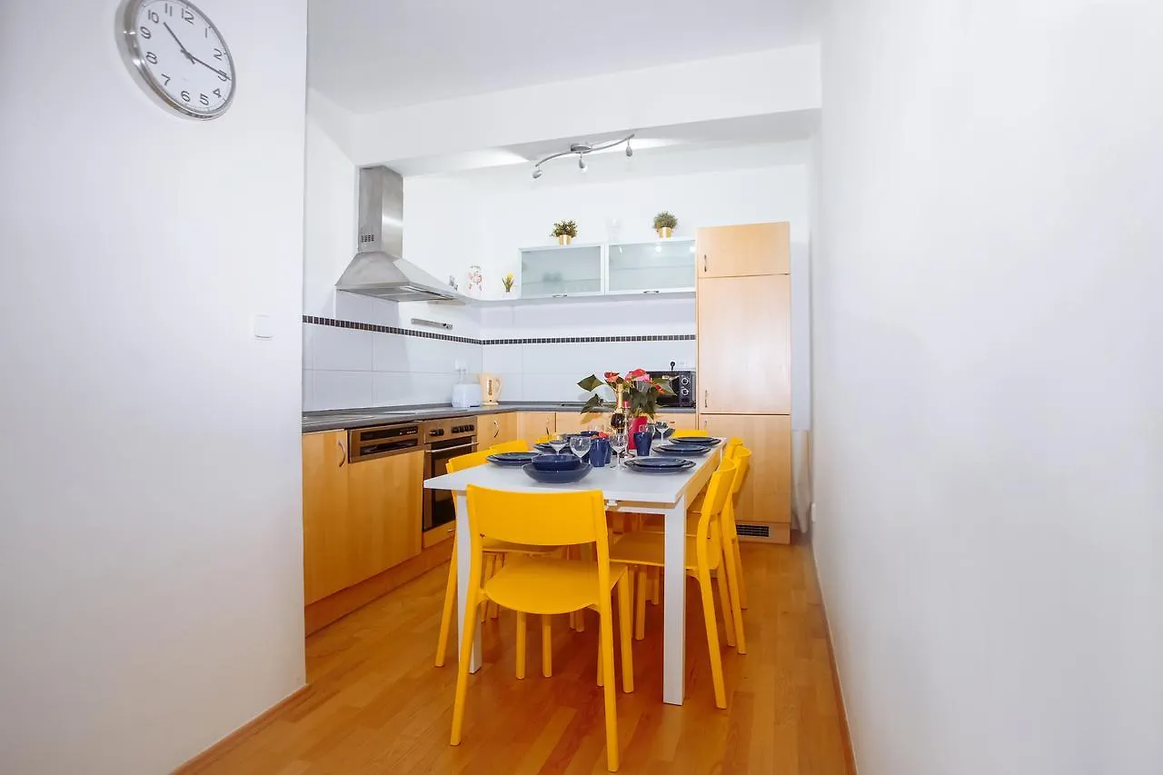 פראג Beautiful Apartment In Central Residence