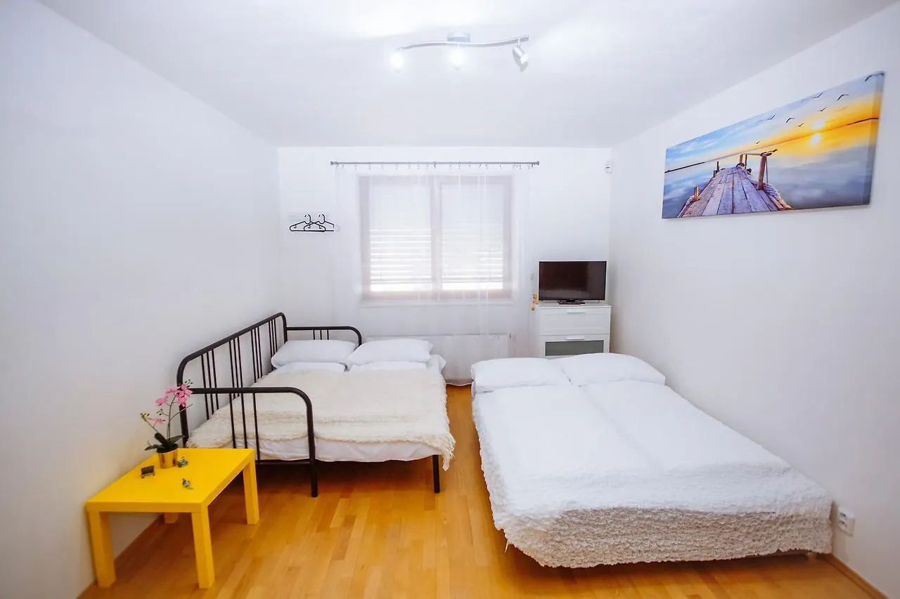 פראג Beautiful Apartment In Central Residence 0*,