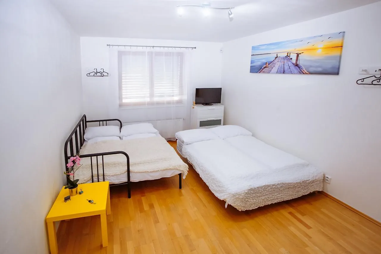 פראג Beautiful Apartment In Central Residence